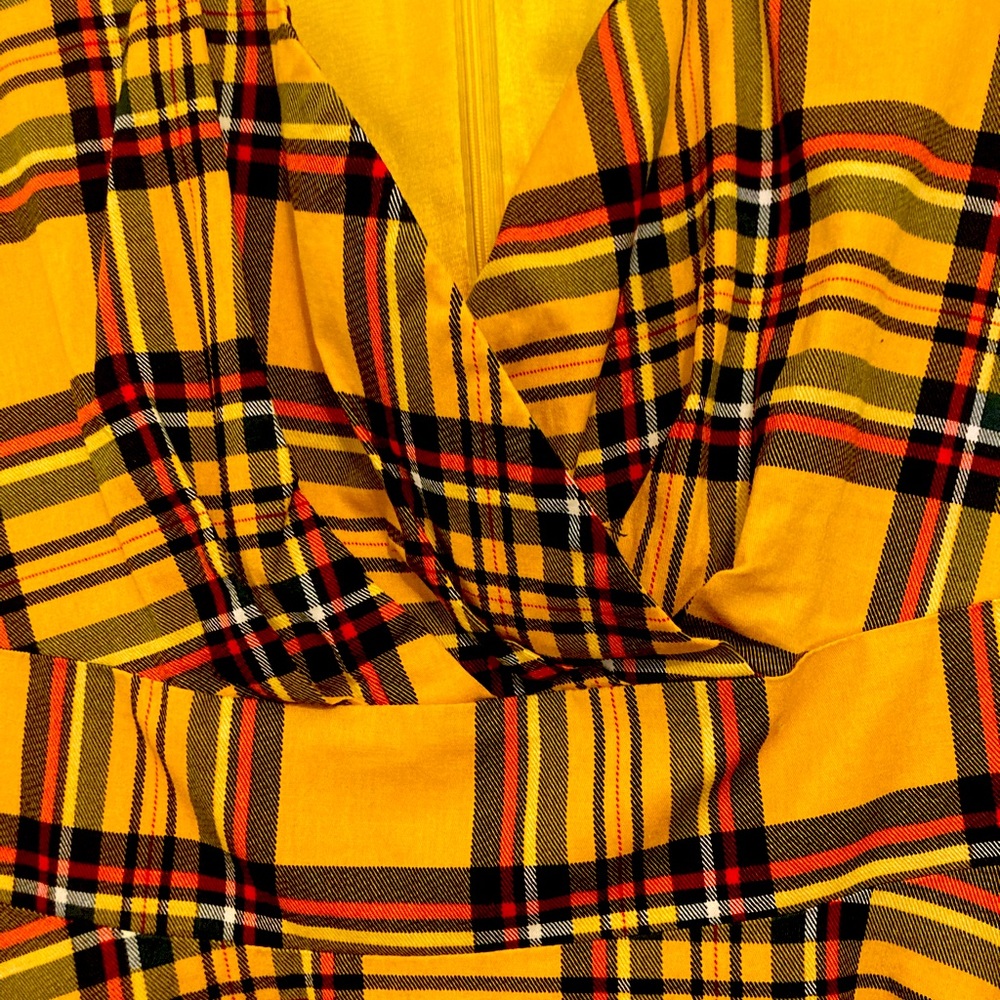 Ready for Fall in this medium weight Vintage dress.